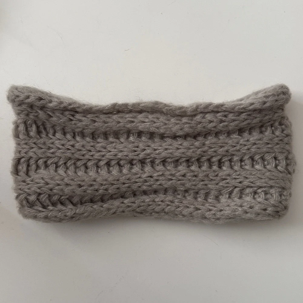 🆓 When Bundled- Gray Crocheted Fall/Winter Headband with Beaded Appliqué Patch